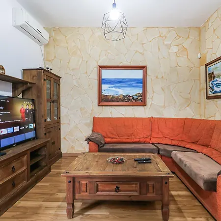 Mountain Sea Views & Pool