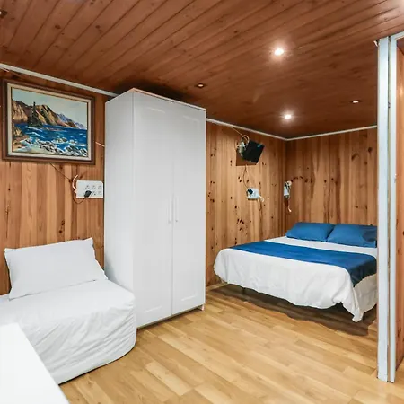 Mountain Sea Views & Pool Appartement