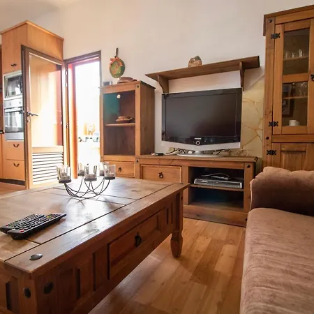 Mountain Sea Views & Pool Appartement