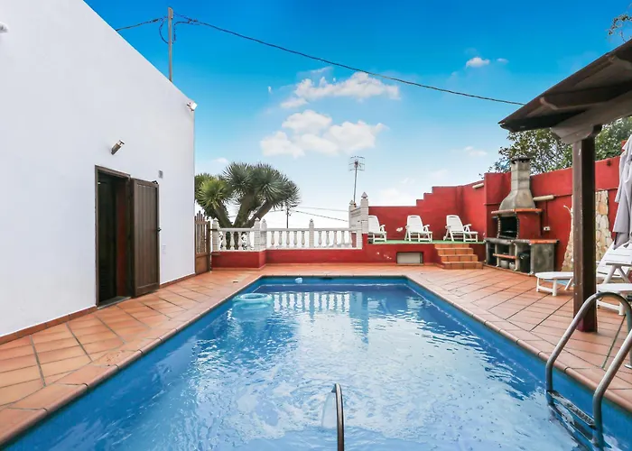 Appartamento Mountain Sea Views & Pool
