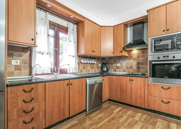 Appartamento Mountain Sea Views & Pool